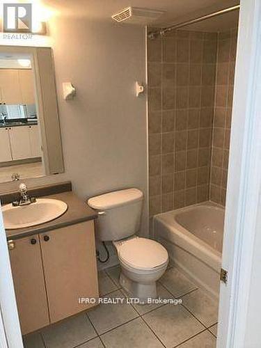 #35 -4620 Guildwood Way, Mississauga, ON - Indoor Photo Showing Bathroom
