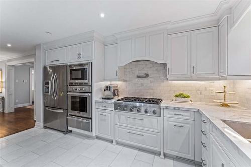 3011 Lakeshore Road, Burlington, ON - Indoor Photo Showing Kitchen With Upgraded Kitchen
