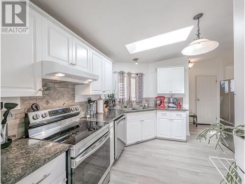 5307 Canim-Hendrix Lake Road, 100 Mile House, BC - Indoor Photo Showing Kitchen With Double Sink