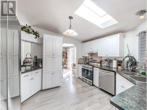 5307 Canim-Hendrix Lake Road, 100 Mile House, BC - Indoor Photo Showing Kitchen With Double Sink