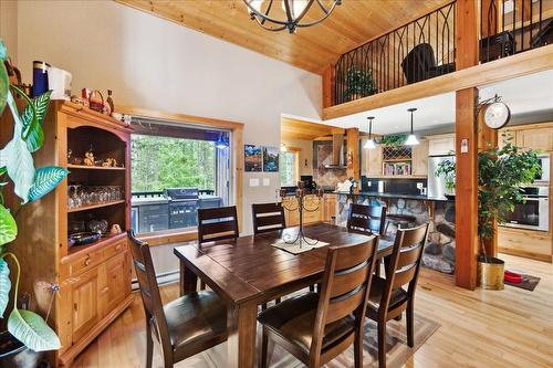 3195 Heddle Road, Nelson, BC - Indoor Photo Showing Dining Room