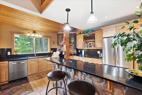 3195 Heddle Road, Nelson, BC - Indoor Photo Showing Kitchen