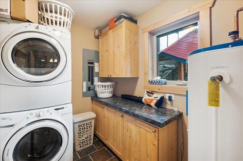 3195 Heddle Road, Nelson, BC - Indoor Photo Showing Laundry Room
