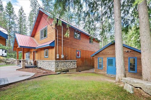 3195 Heddle Road, Nelson, BC - Outdoor With Deck Patio Veranda