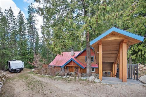 3195 Heddle Road, Nelson, BC - Outdoor