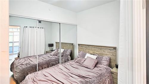 65 Annie Craig Drive|Unit #1006, Toronto, ON - Indoor Photo Showing Bedroom