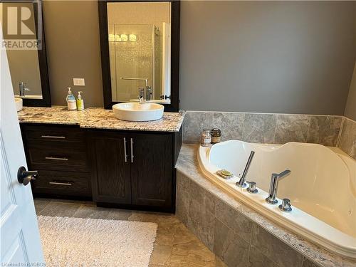 560 Meadow Lane, Southampton, ON - Indoor Photo Showing Bathroom