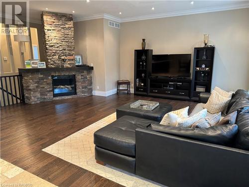 560 Meadow Lane, Southampton, ON - Indoor Photo Showing Living Room With Fireplace