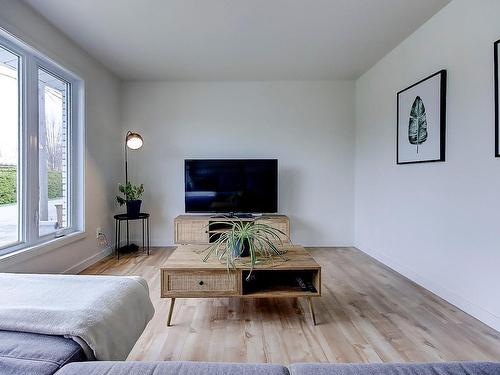 Living room - 54 Rue Veilleux, Saint-Jean-Sur-Richelieu, QC - Indoor