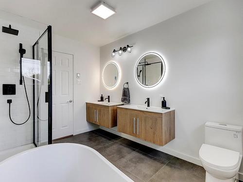 Bathroom - 54 Rue Veilleux, Saint-Jean-Sur-Richelieu, QC - Indoor Photo Showing Bathroom