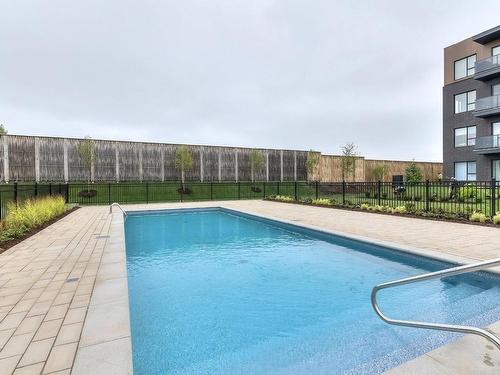 Pool - 404-3040 Rue De La Comtesse, Laval (Duvernay), QC - Outdoor With In Ground Pool With Backyard