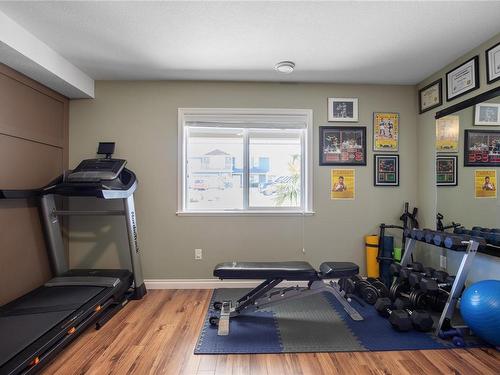 991 Sanika Close, French Creek, BC - Indoor Photo Showing Gym Room