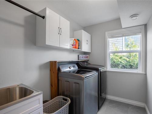 991 Sanika Close, French Creek, BC - Indoor Photo Showing Laundry Room