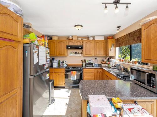 544 Windthrop Rd, Colwood, BC - Indoor Photo Showing Kitchen