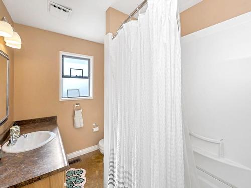 544 Windthrop Rd, Colwood, BC - Indoor Photo Showing Bathroom