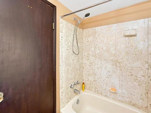 544 Windthrop Rd, Colwood, BC - Indoor Photo Showing Bathroom