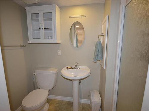 9 Machleary St, Nanaimo, BC - Indoor Photo Showing Bathroom
