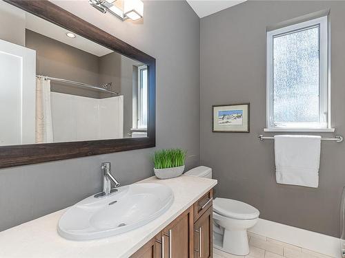 10364 Allbay Rd, Sidney, BC - Indoor Photo Showing Bathroom
