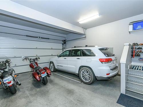 10364 Allbay Rd, Sidney, BC - Indoor Photo Showing Garage
