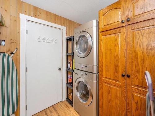 8076 Spinnaker Dr, Crofton, BC - Indoor Photo Showing Laundry Room