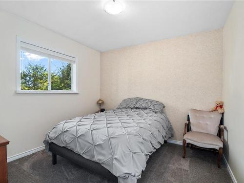 2413 Catherwood Rd, Black Creek, BC - Indoor Photo Showing Bedroom
