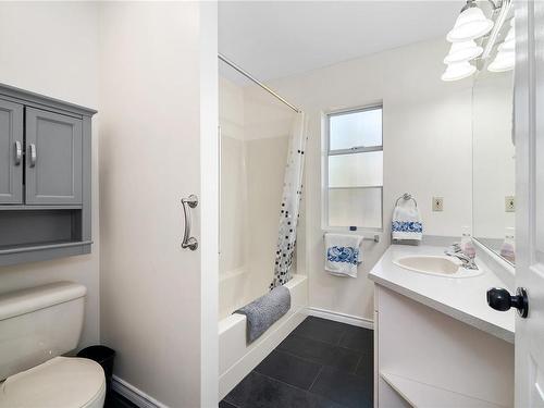 2413 Catherwood Rd, Black Creek, BC - Indoor Photo Showing Bathroom