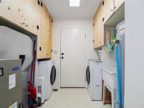 2413 Catherwood Rd, Black Creek, BC - Indoor Photo Showing Laundry Room
