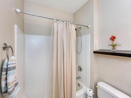 1017 Sandalwood Crt, Langford, BC - Indoor Photo Showing Bathroom