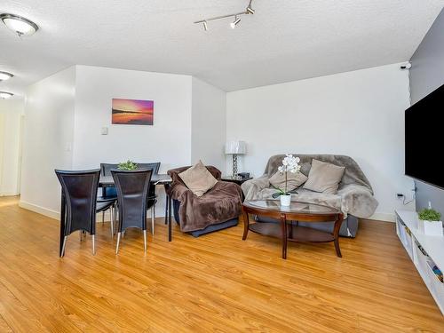 1017 Sandalwood Crt, Langford, BC - Indoor Photo Showing Living Room