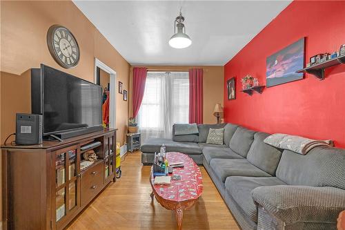 60 Emerald Street S, Hamilton, ON - Indoor Photo Showing Living Room