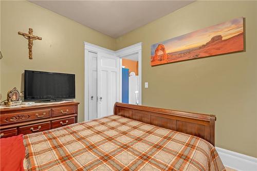 60 Emerald Street S, Hamilton, ON - Indoor Photo Showing Bedroom