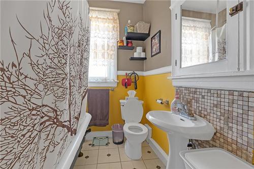 60 Emerald Street S, Hamilton, ON - Indoor Photo Showing Bathroom
