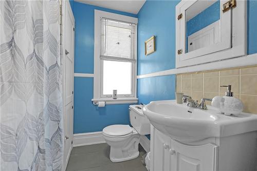 60 Emerald Street S, Hamilton, ON - Indoor Photo Showing Bathroom