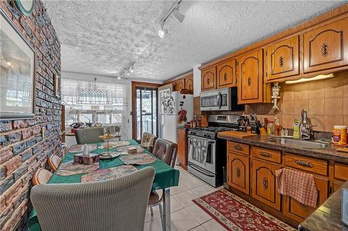 60 Emerald Street S, Hamilton, ON - Indoor Photo Showing Kitchen