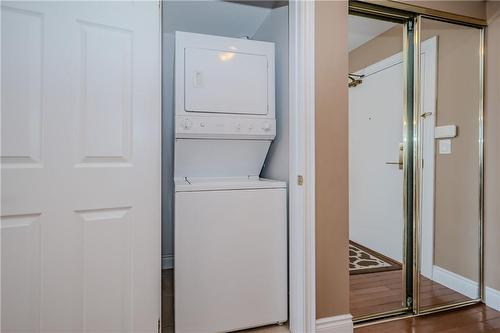 399 Elizabeth Street|Unit #611, Burlington, ON - Indoor Photo Showing Laundry Room