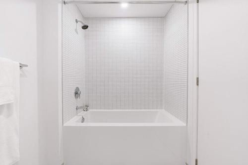 1 Jarvis Street|Unit #1111, Hamilton, ON - Indoor Photo Showing Bathroom