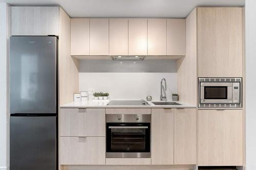 1 Jarvis Street|Unit #1111, Hamilton, ON - Indoor Photo Showing Kitchen