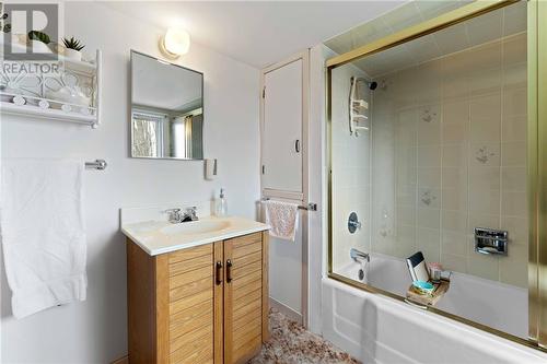 495 Wilbert Street, Pembroke, ON - Indoor Photo Showing Bathroom