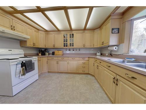 507 33Rd Avenue N, Erickson, BC - Indoor Photo Showing Kitchen