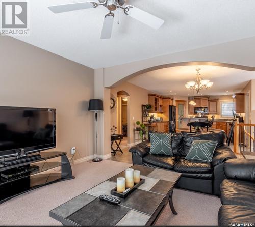 126 Schneider Crescent, Regina, SK - Indoor Photo Showing Living Room