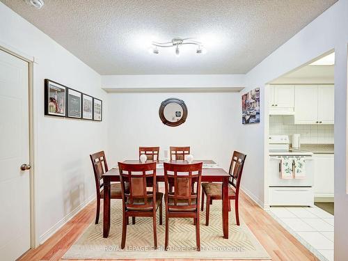 209-135 Hillcrest Ave, Mississauga, ON - Indoor Photo Showing Dining Room