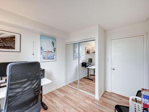 209-135 Hillcrest Ave, Mississauga, ON - Indoor Photo Showing Office