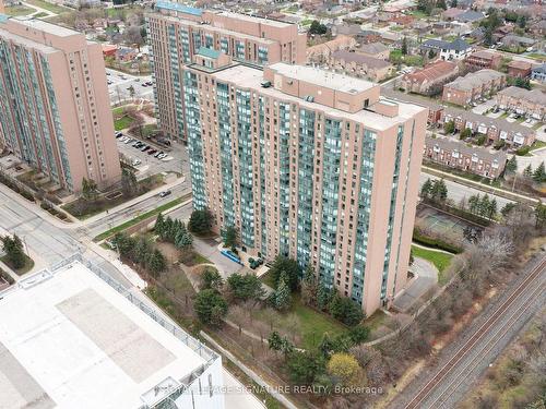 209-135 Hillcrest Ave, Mississauga, ON - Outdoor