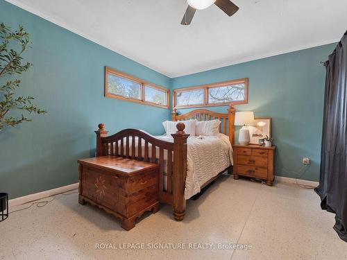 425 Norfolk St S, Norfolk, ON - Indoor Photo Showing Bedroom
