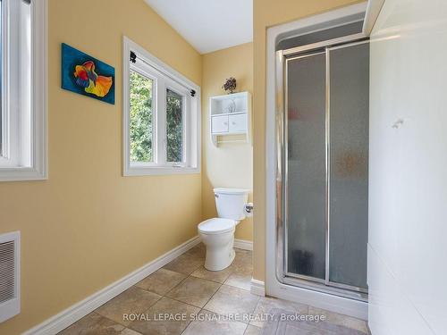 425 Norfolk St S, Norfolk, ON - Indoor Photo Showing Bathroom