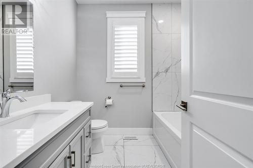11 Tanglewood Drive, Leamington, ON - Indoor Photo Showing Bathroom