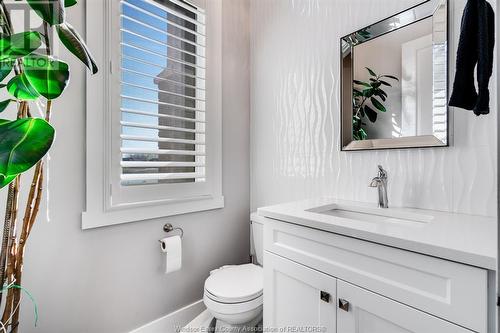 11 Tanglewood Drive, Leamington, ON - Indoor Photo Showing Bathroom