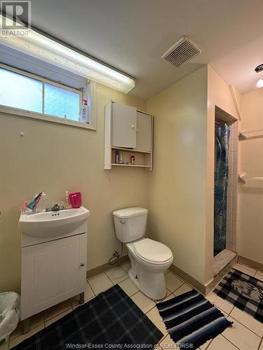 771 Campbell Avenue, Windsor, ON - Indoor Photo Showing Bathroom