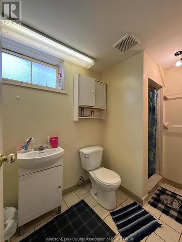 771 Campbell Avenue, Windsor, ON - Indoor Photo Showing Bathroom