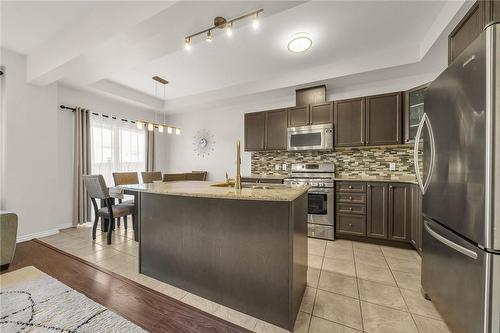 28 Serena Crescent, Stoney Creek, ON - Indoor Photo Showing Kitchen With Stainless Steel Kitchen With Upgraded Kitchen